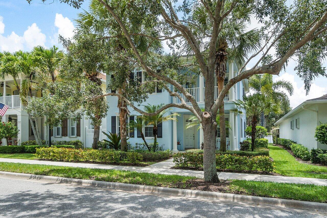 3 bedroom, 2.1 bath single family pool home in the heart of Jupiter.
