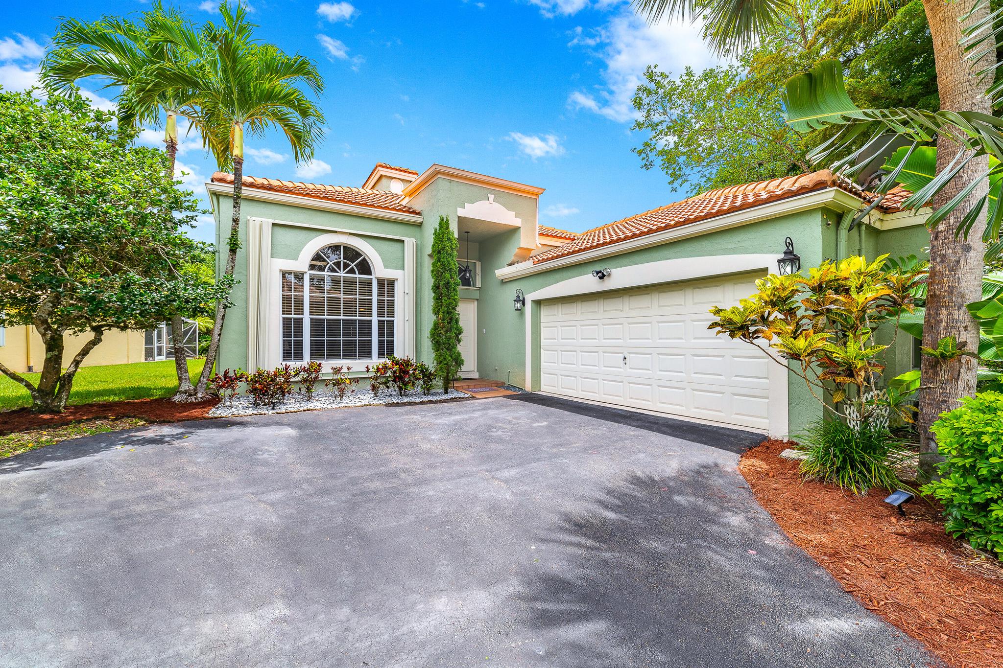 6820 NW 75 Place, Parkland, FL 33067