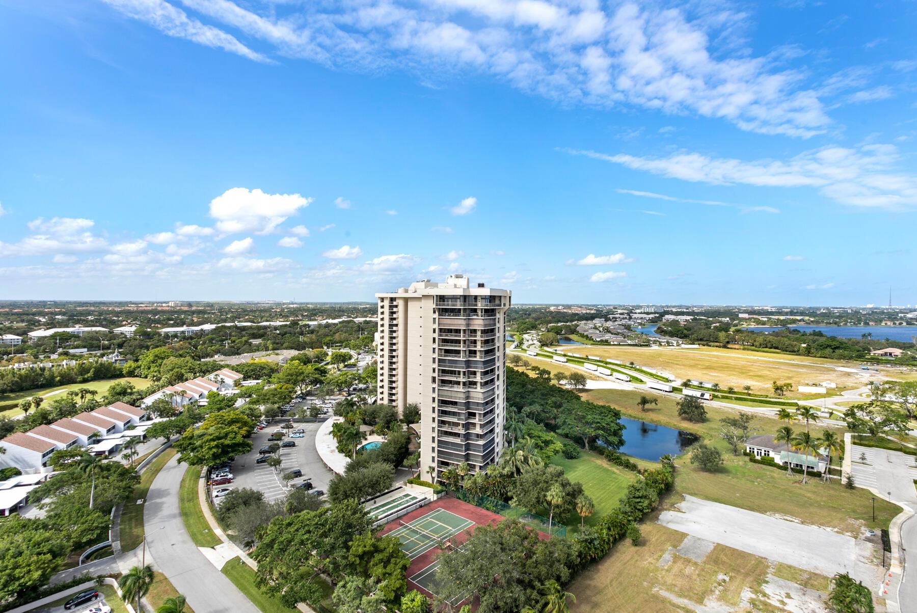 Photo 19 of home located at 2425 Presidential Way 2002, West Palm Beach FL