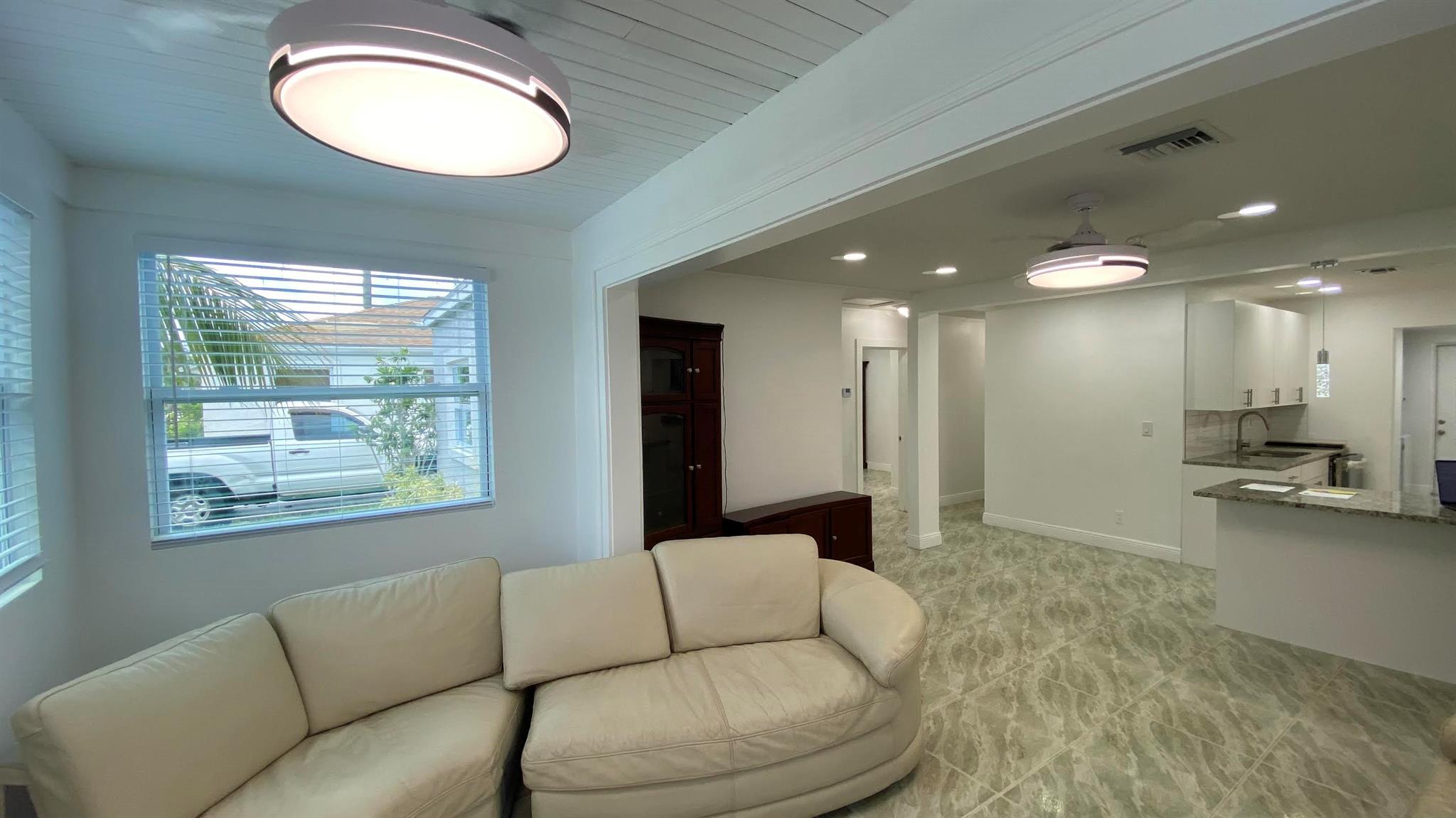 Photo 2 of 428 Forest Hill Boulevard in West Palm Beach - MLS R10901349