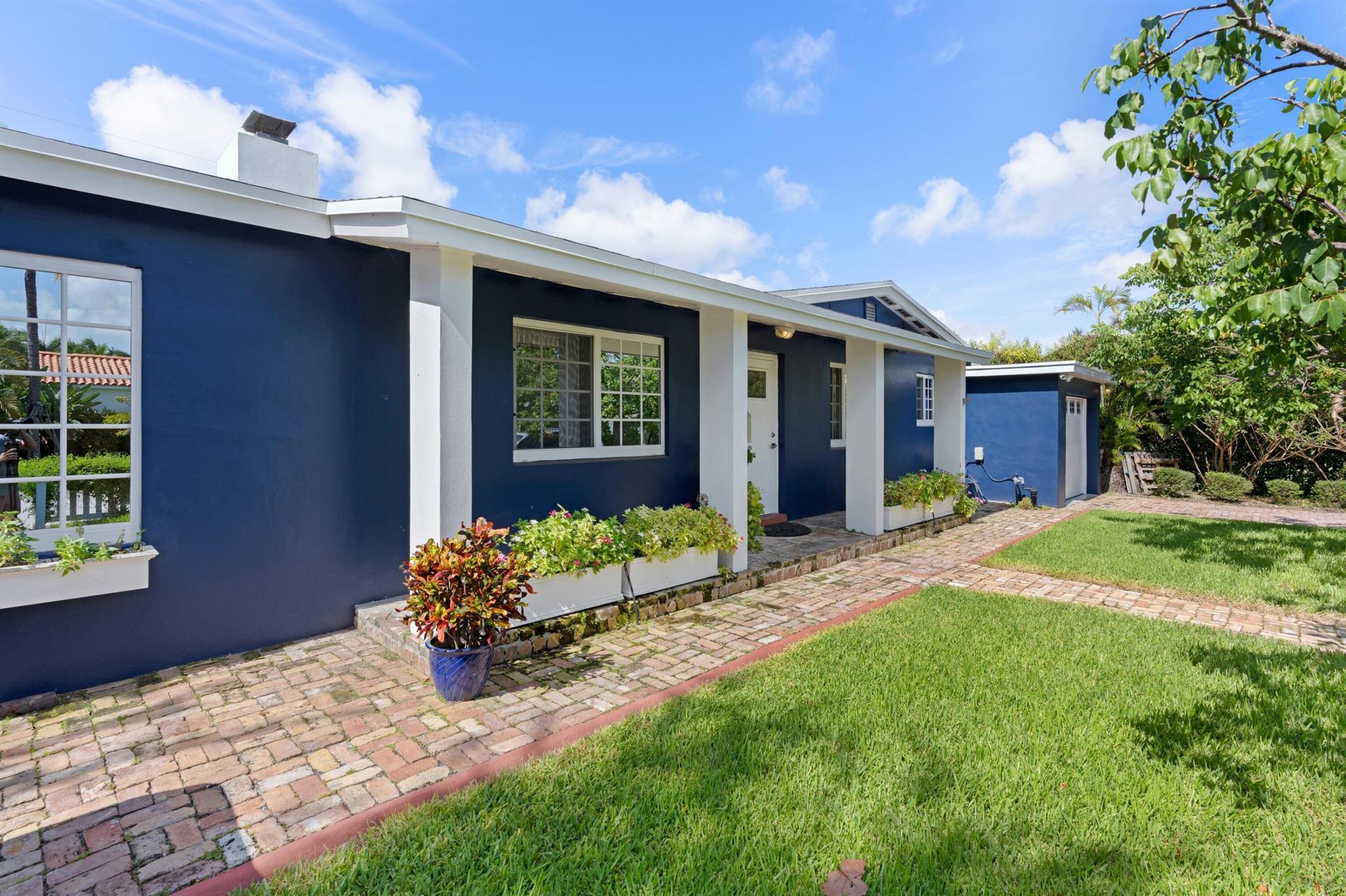 Photo 1 of 212 Rutland Boulevard in West Palm Beach - MLS R10903121