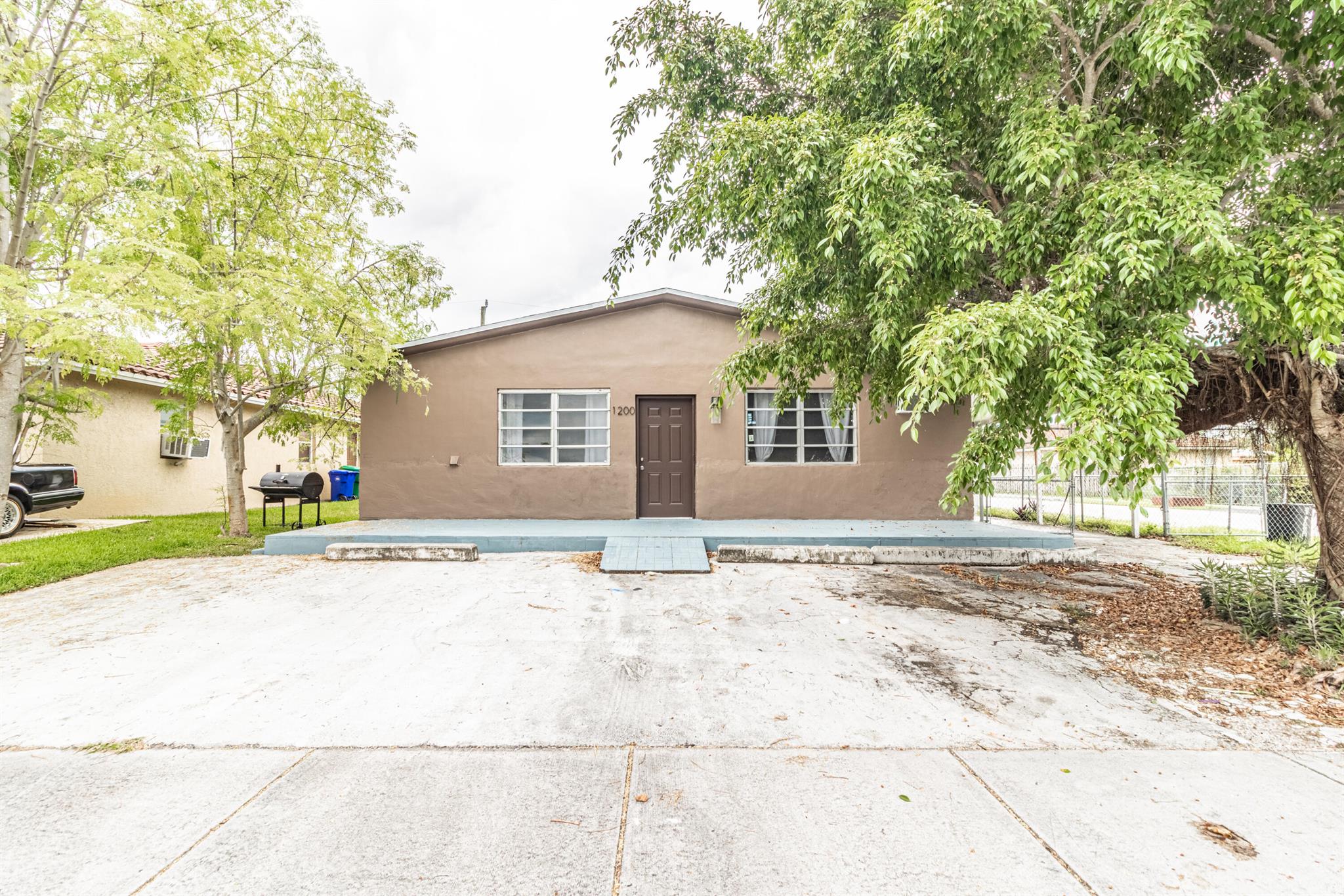 Photo 1 of 1200 NW 29th Terrace in Fort Lauderdale - MLS R10904226