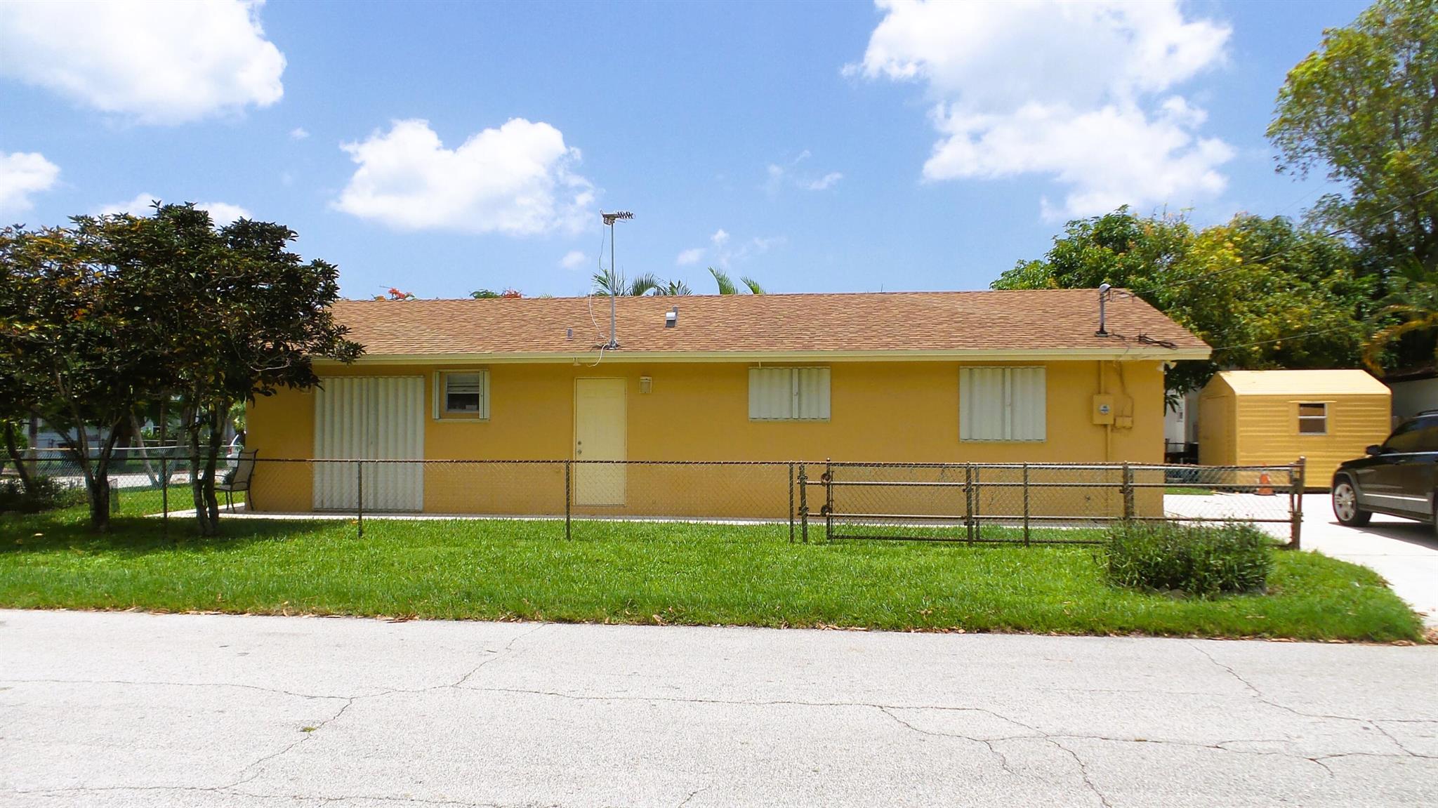 Photo 2 of 442 Barnett Street in West Palm Beach - MLS R10904335