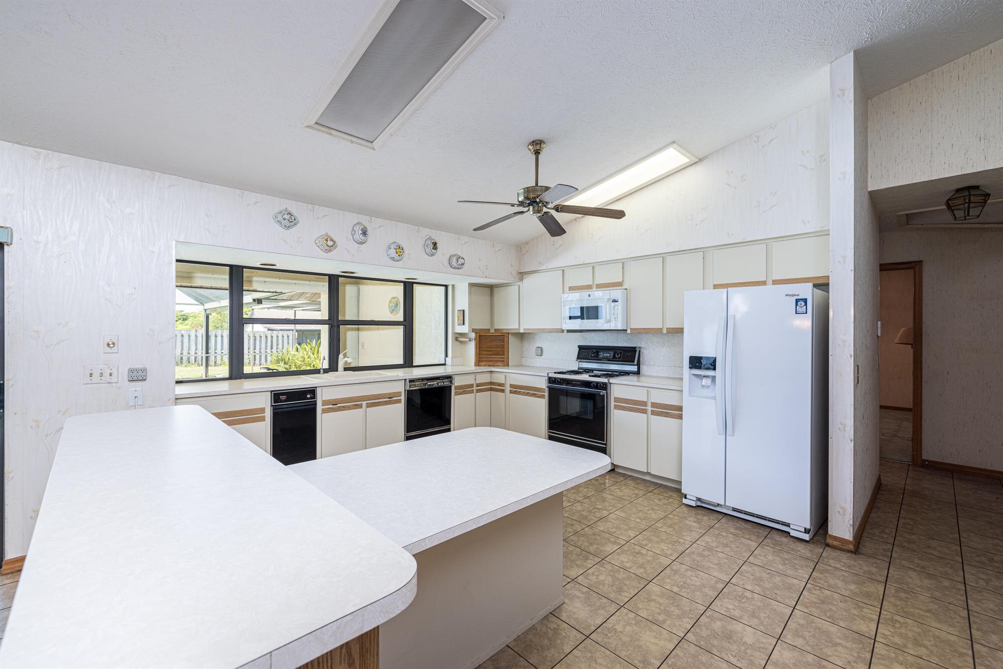 Photo 9 of home located at 1526 SE Cownie Street, Port St Lucie FL