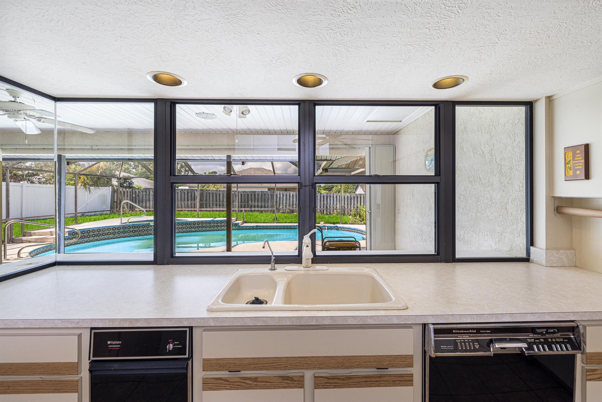 Photo 4 of home located at 1526 SE Cownie Street, Port St Lucie FL