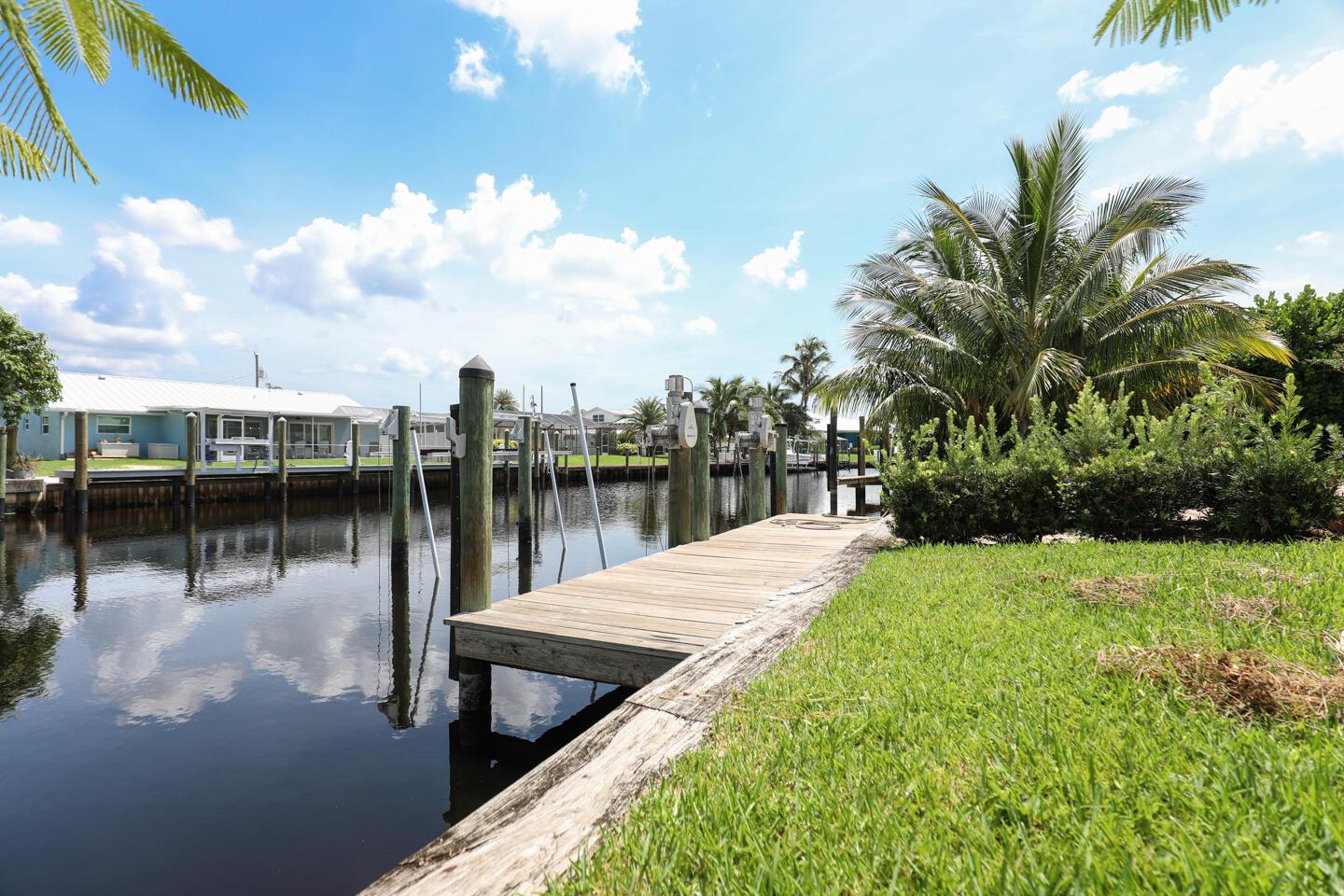 Photo 8 of home located at 1413 SW Seagull Way, Palm City FL