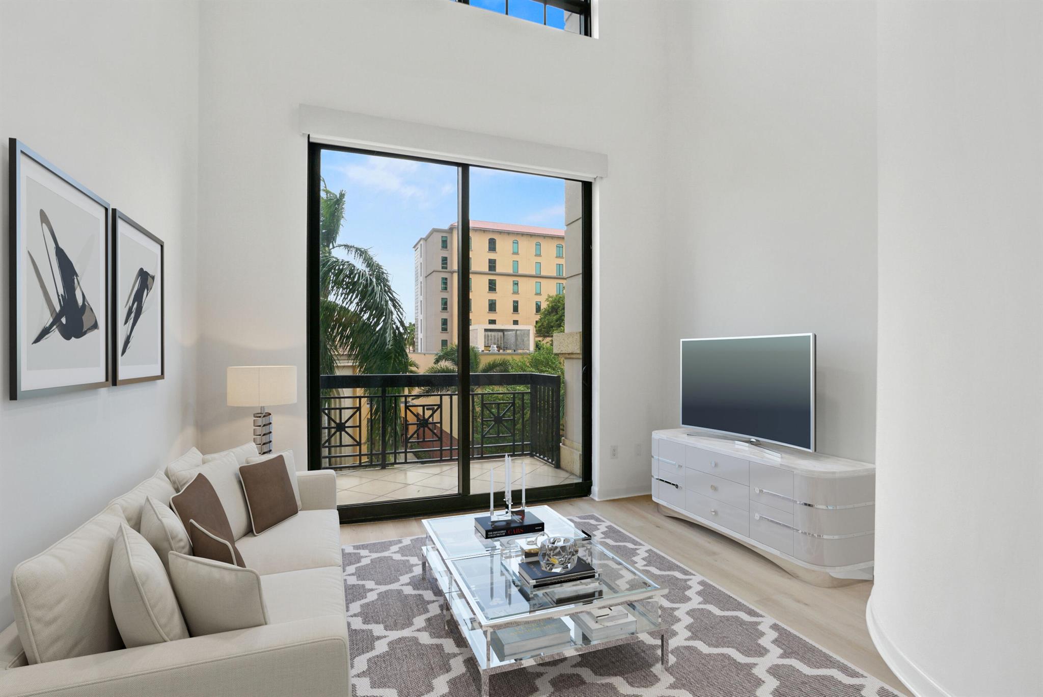 Photo 2 of One City Plaza Condominiu Apt 211 in West Palm Beach - MLS R10911881
