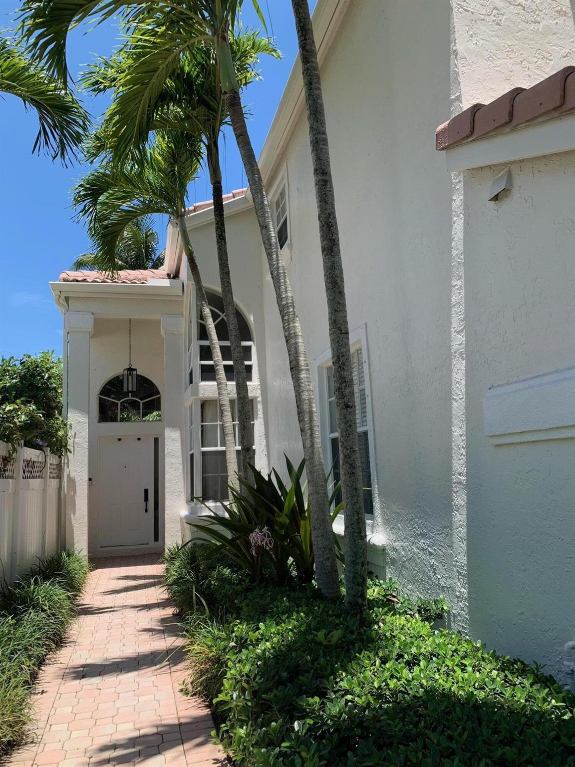Photo 2 of 2911 Caffia Way in West Palm Beach - MLS R10913885
