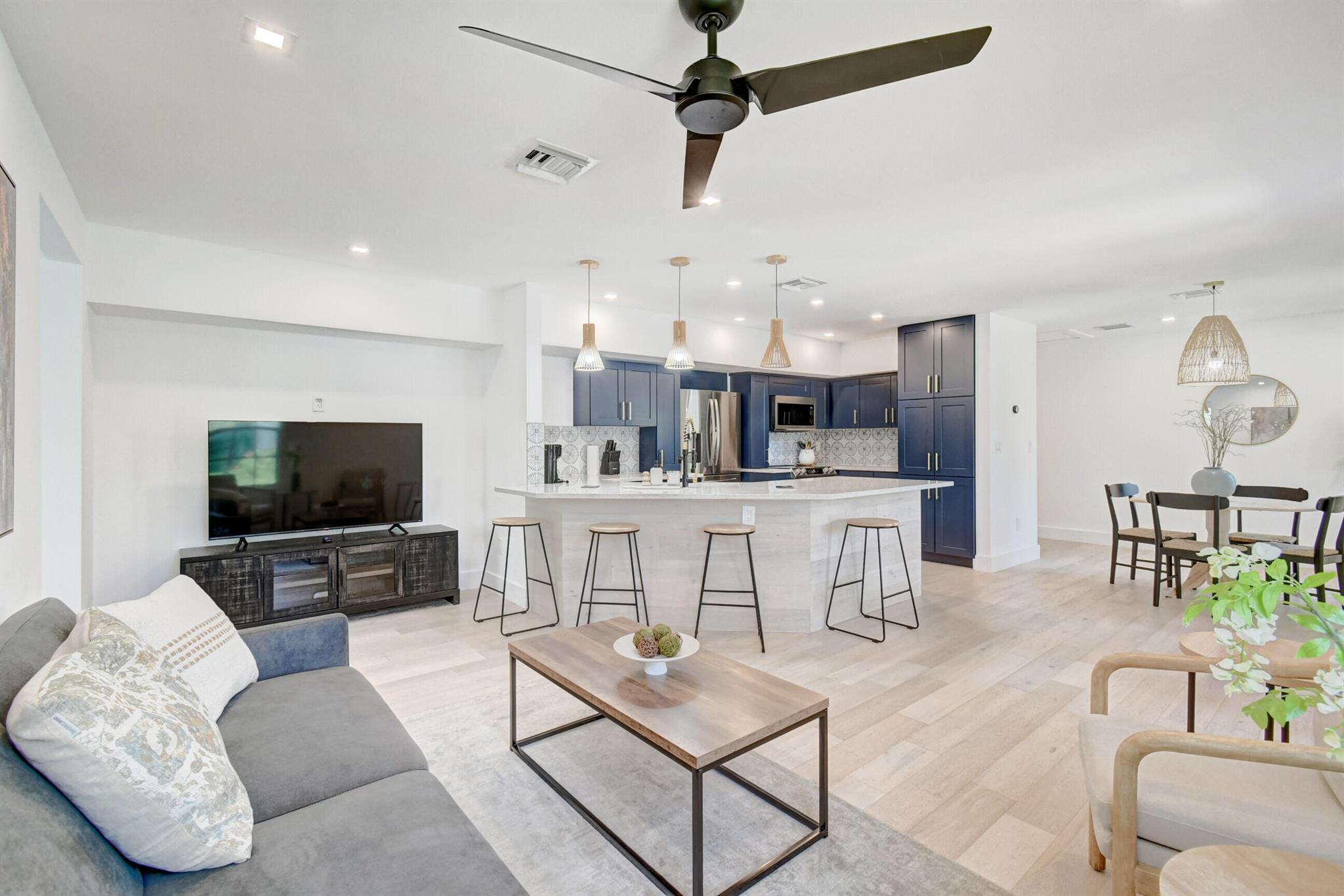 Photo 1 of 202 Lytton Court in West Palm Beach - MLS R10914364