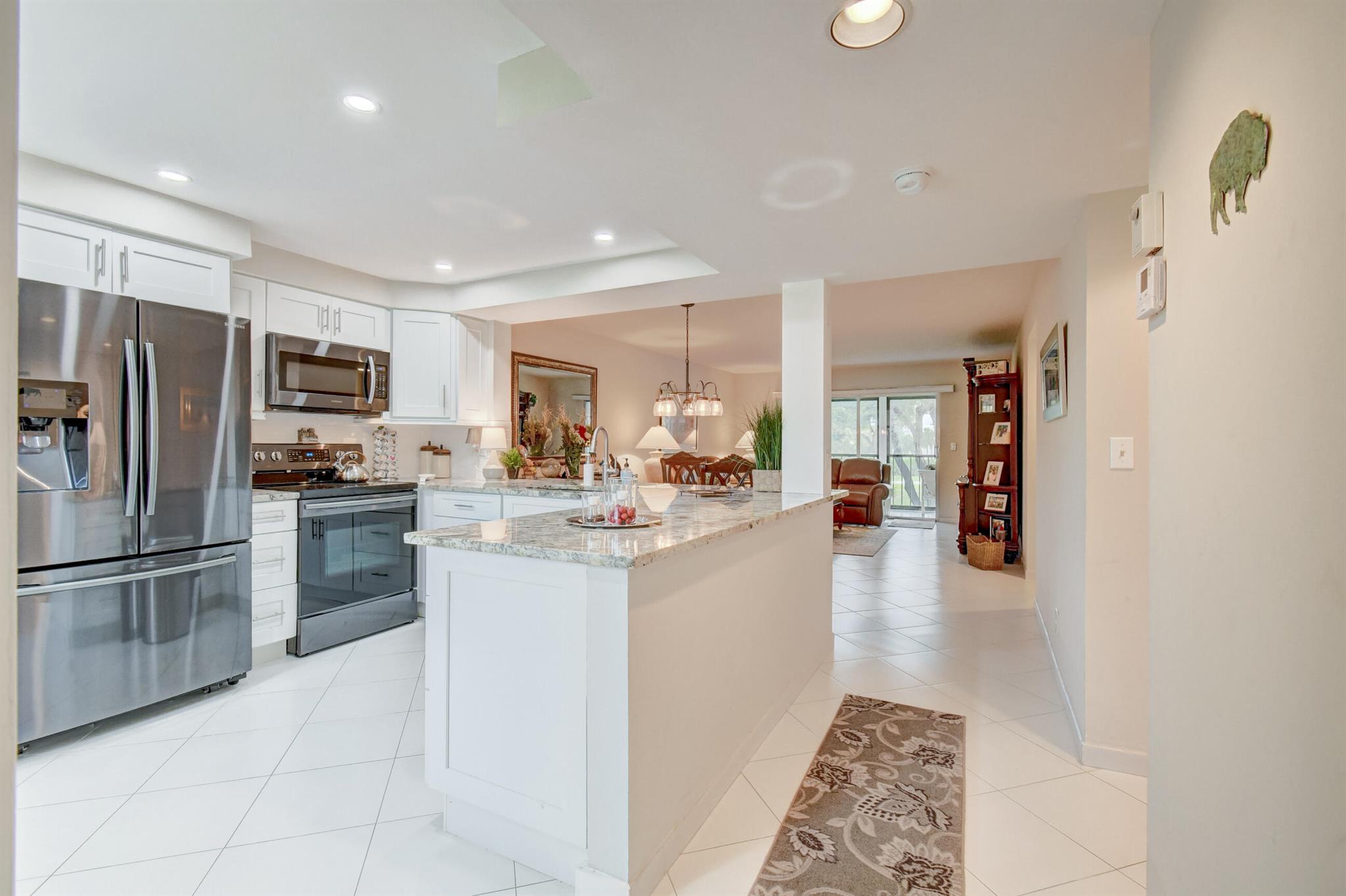 7185 Huntington Lane 202