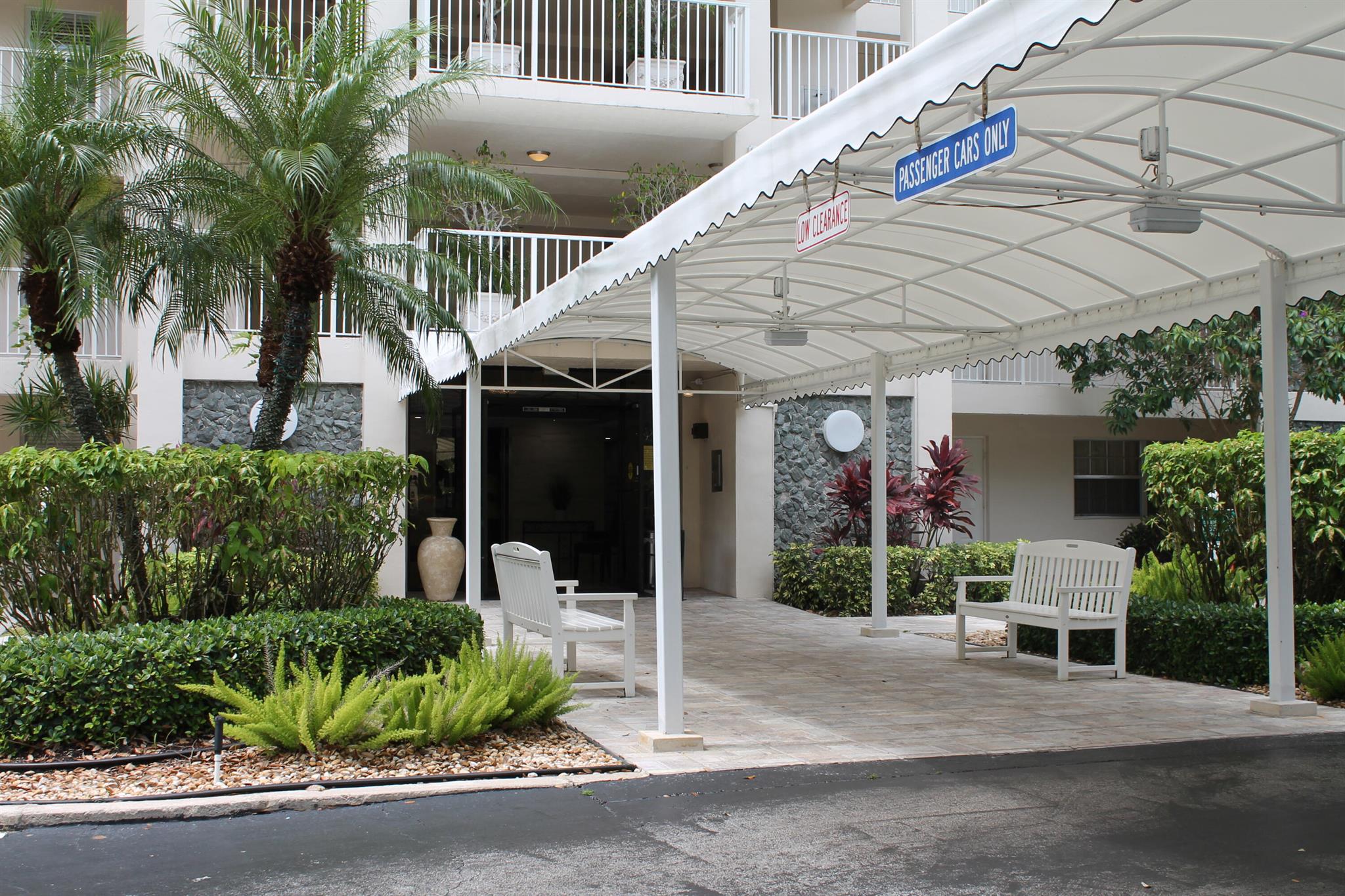 Photo 2 of Palm Aire Country Club Apt 607 in Pompano Beach - MLS R10915417