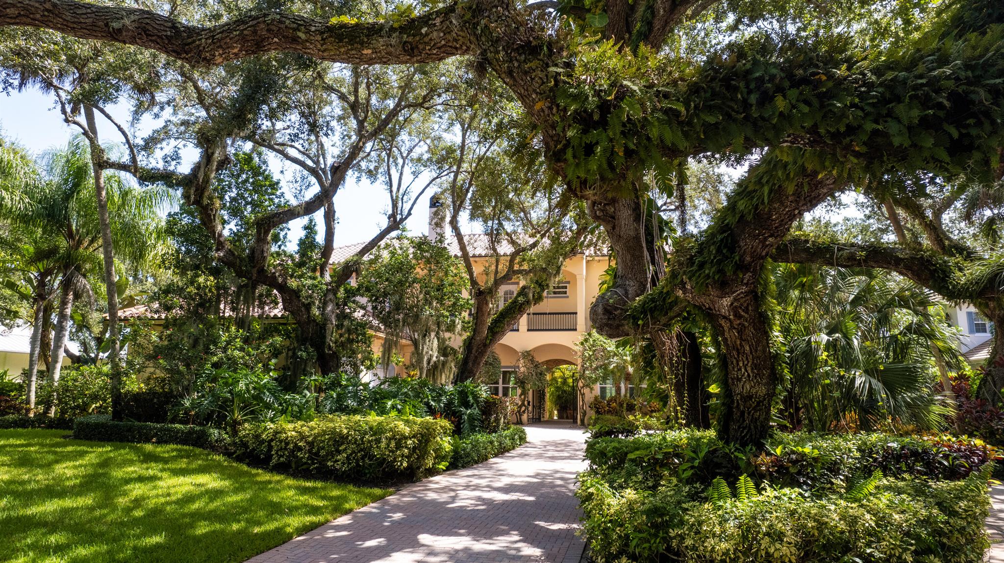 8760 Seacrest Drive W, Vero Beach, FL 32963