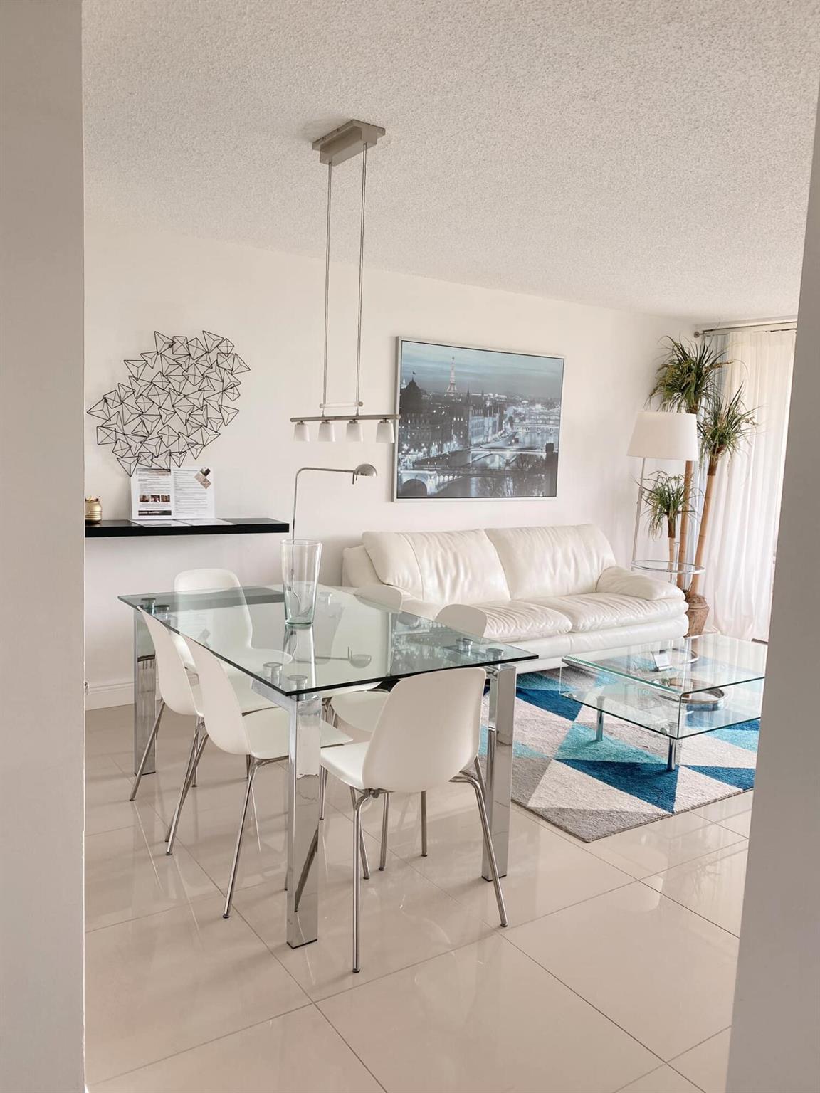Photo 1 of Lakeshore Club Condo Apt 403 in West Palm Beach - MLS R10915718