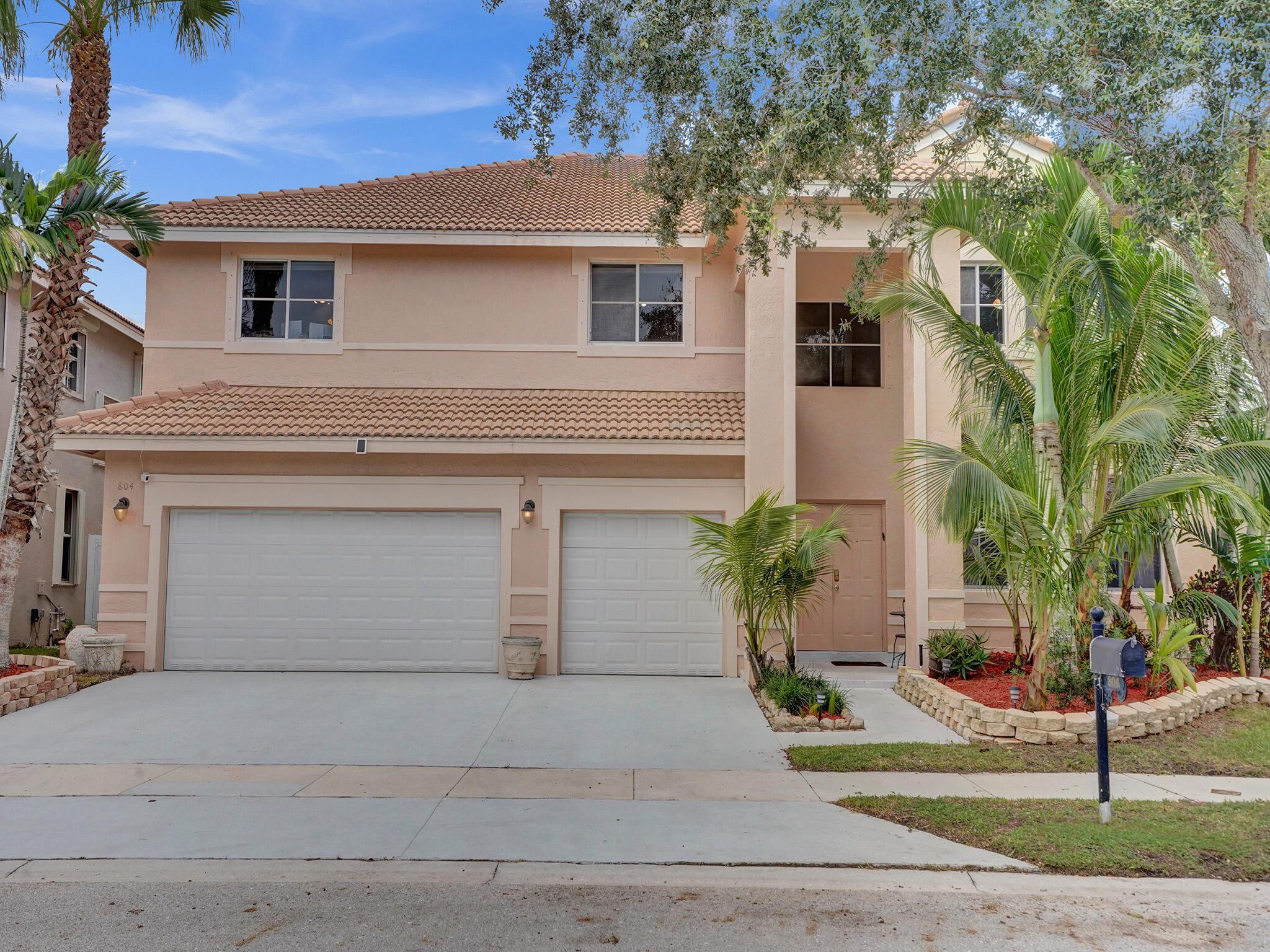 Photo 2 of 804 Crestview Circle in Weston - MLS R10915923