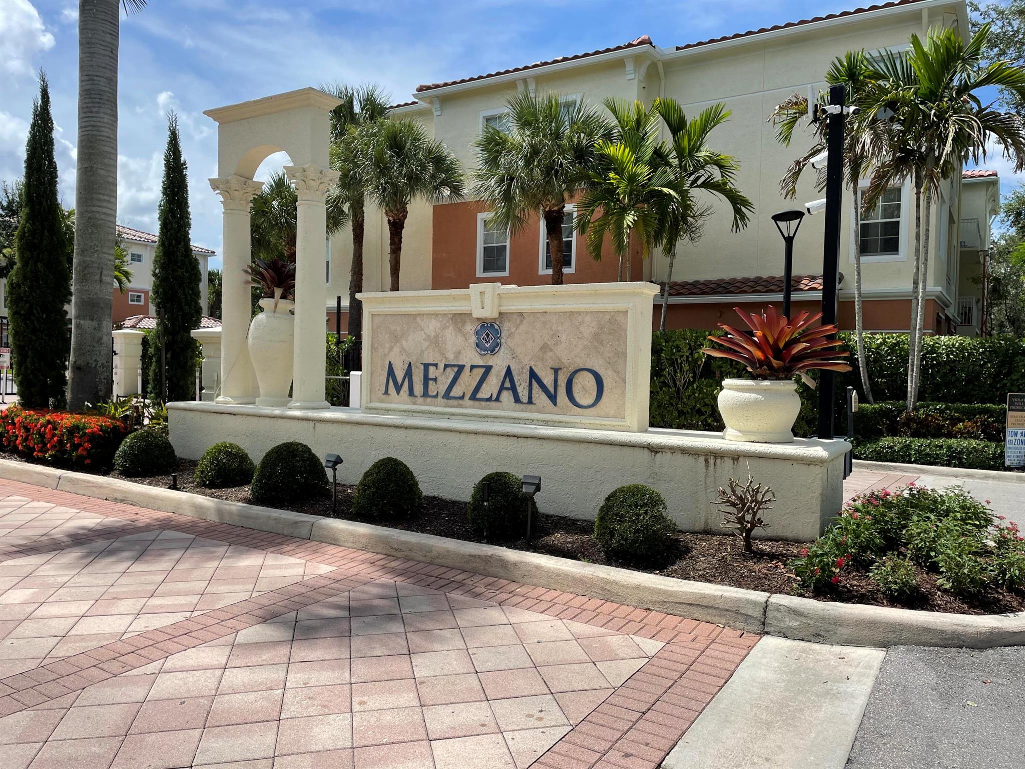 Photo 1 of Mezzano Condo Apt 2307 in West Palm Beach - MLS R10915982