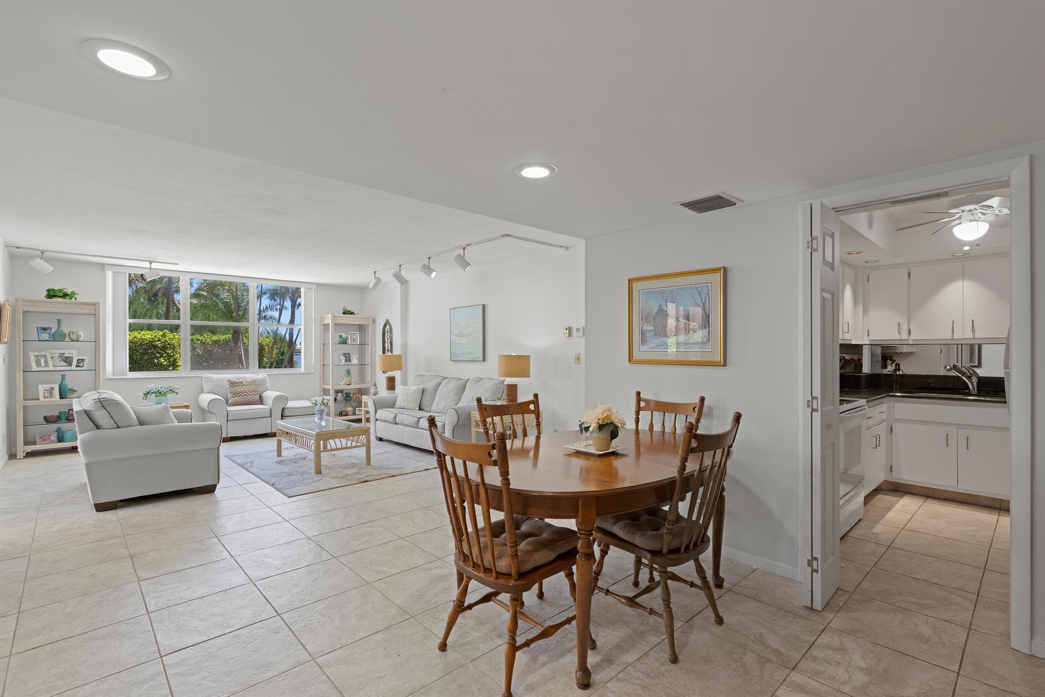 Photo 2 of Portofino Condo Pt Of Lts Apt 103 in West Palm Beach - MLS R10916127