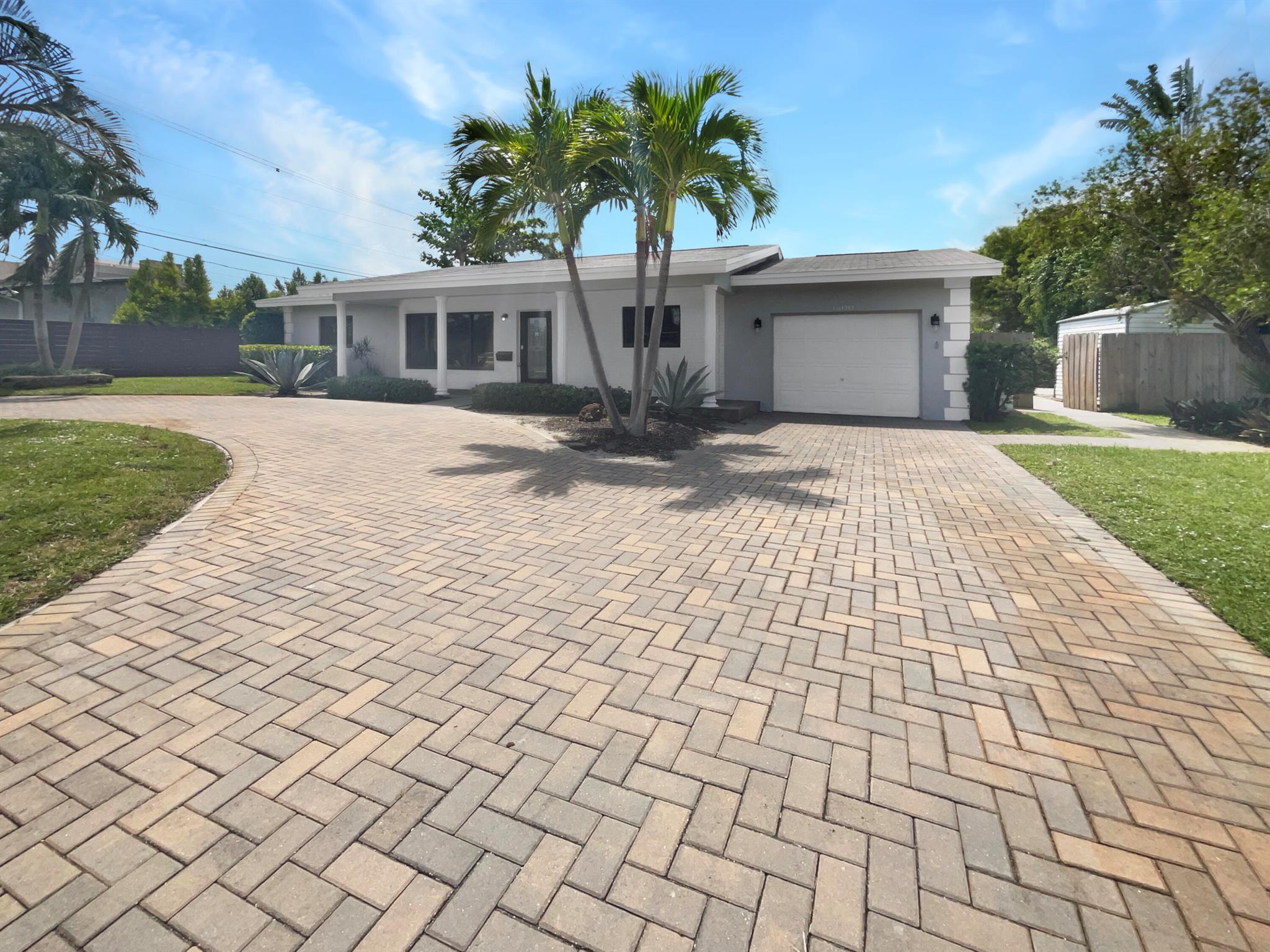 Photo 1 of 1800 NE 48th Court in Fort Lauderdale - MLS R10916304