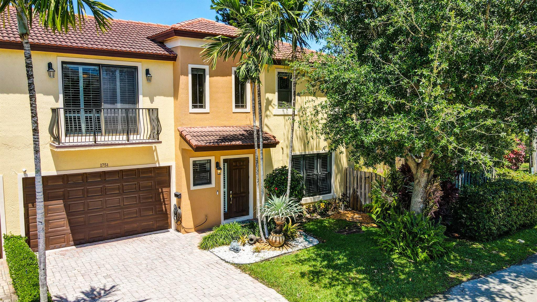 Photo 1 of 1751 NE 12th Street in Fort Lauderdale - MLS R10916383
