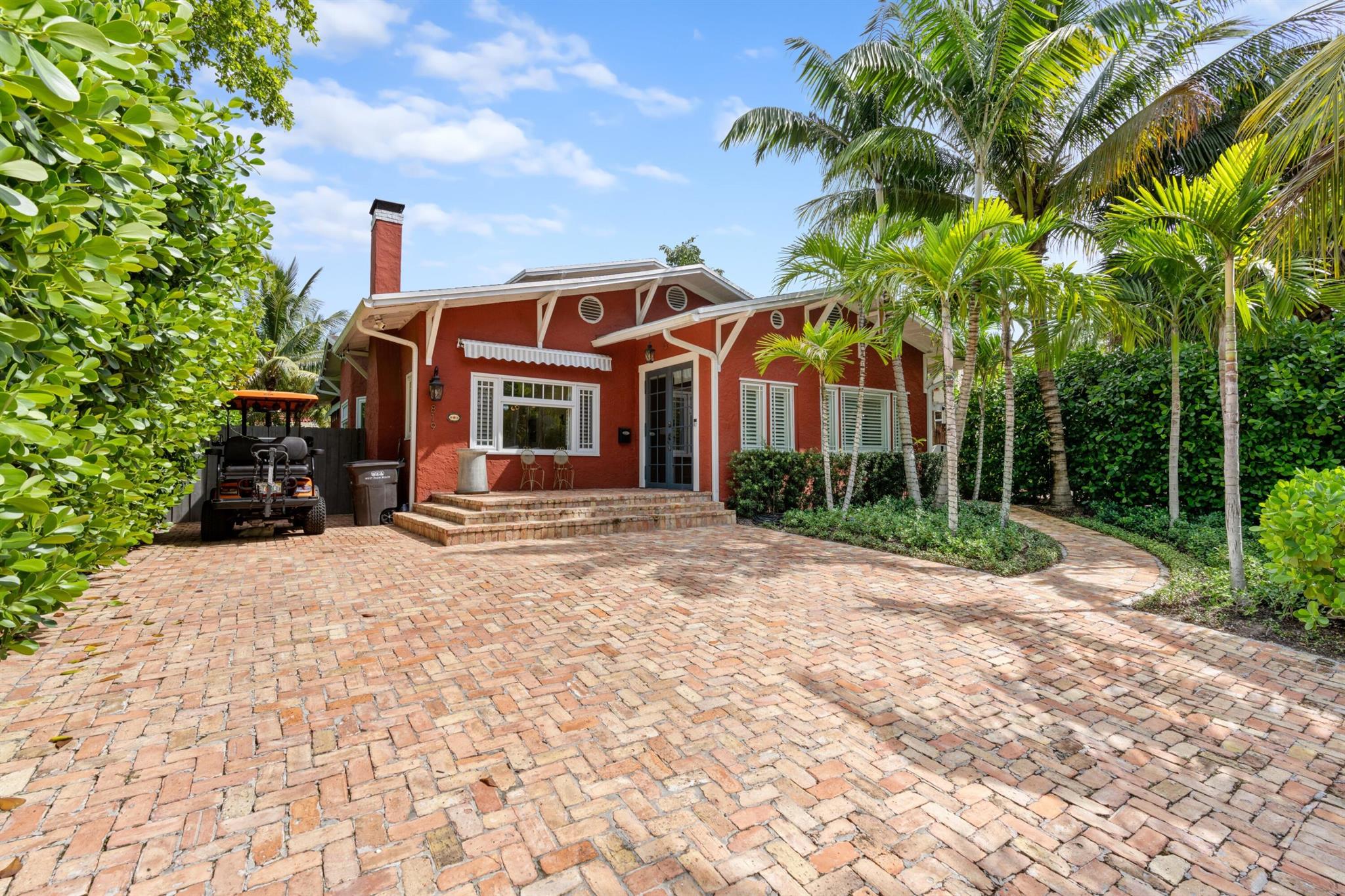 Photo 2 of 819 Kanuga Drive in West Palm Beach - MLS R10917591