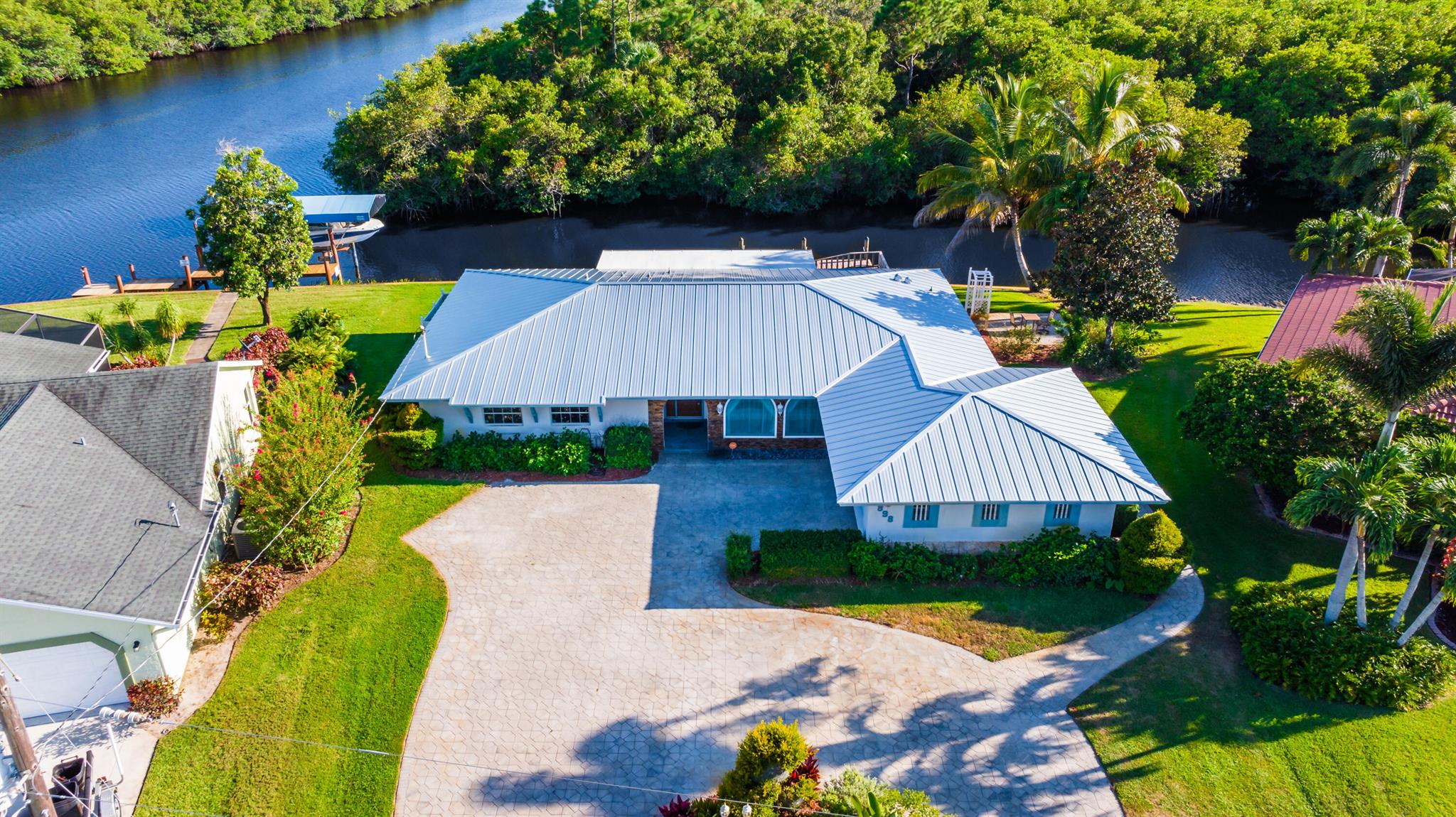 898 SE Seahouse Drive, Port St Lucie, FL 