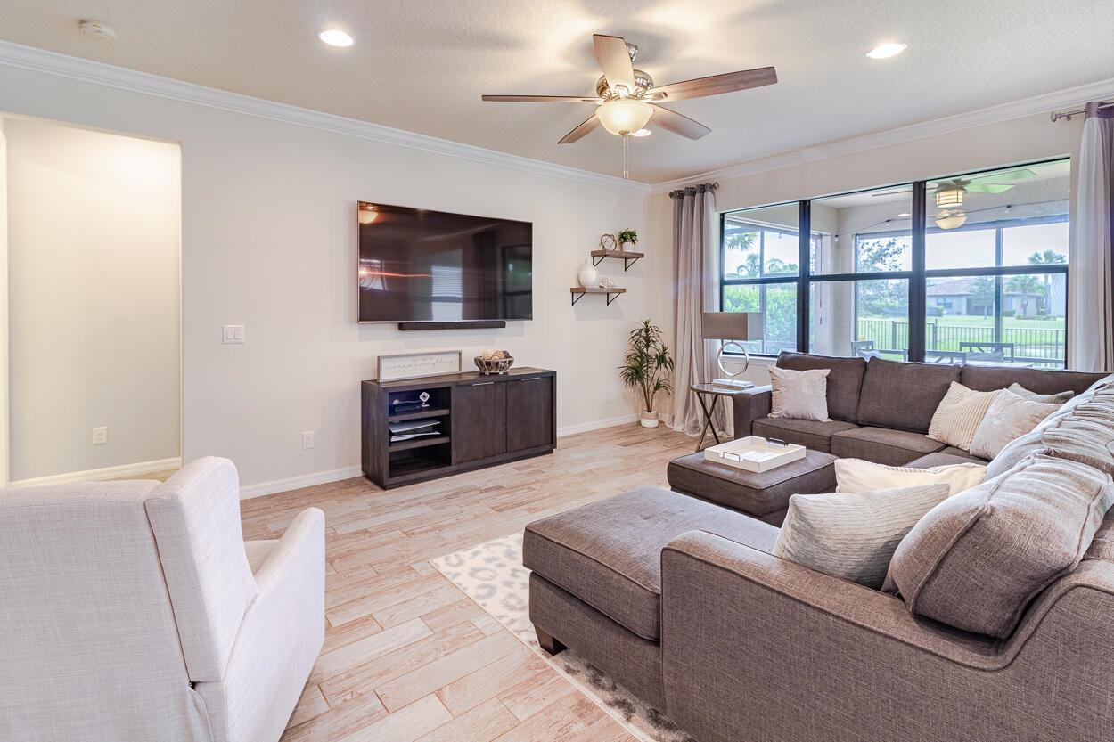 Photo 10 of home located at 371 SE Courances Drive, Port St Lucie FL
