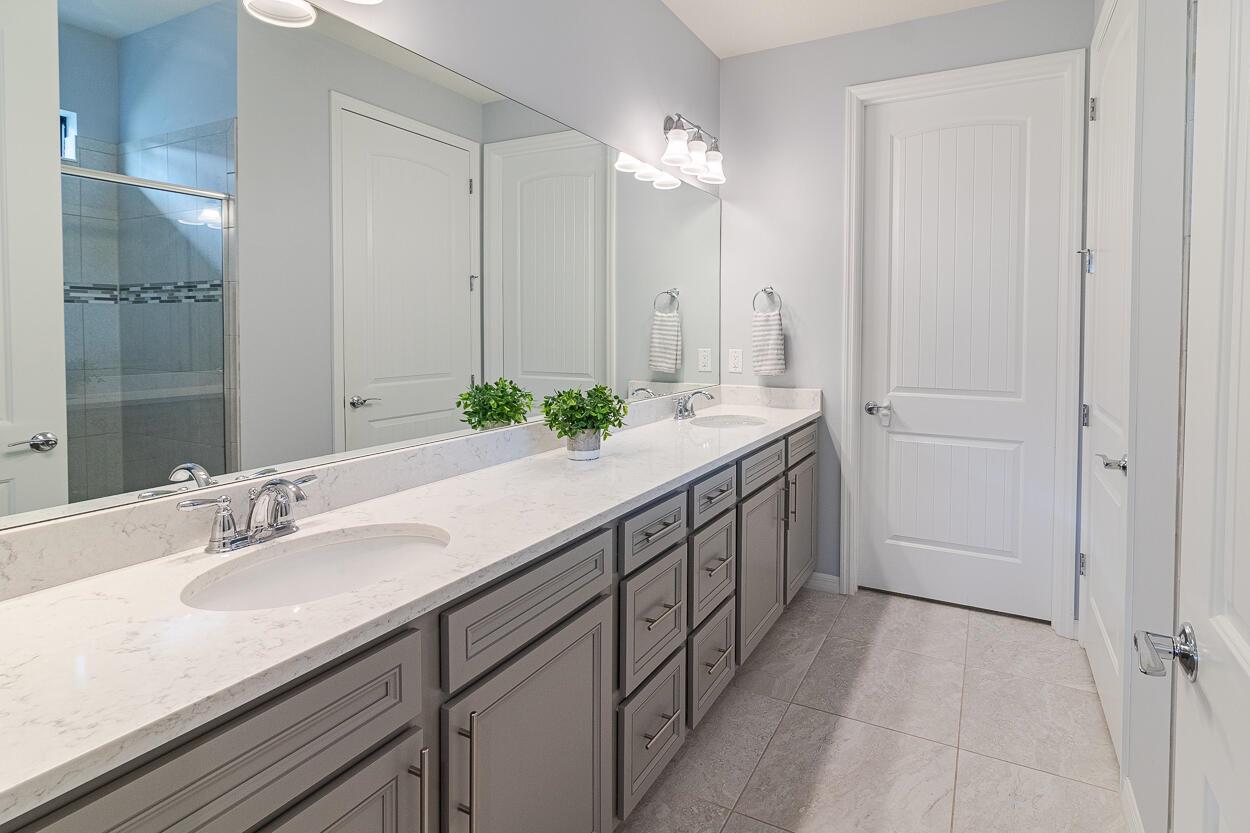 Photo 12 of home located at 371 SE Courances Drive, Port St Lucie FL