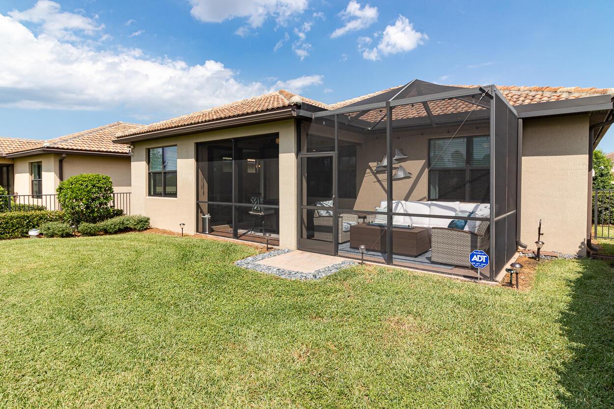 Photo 27 of home located at 371 SE Courances Drive, Port St Lucie FL