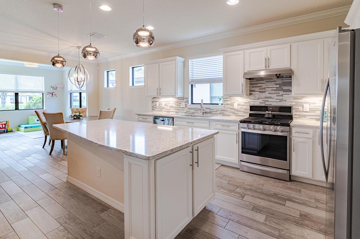 Photo 5 of home located at 371 SE Courances Drive, Port St Lucie FL