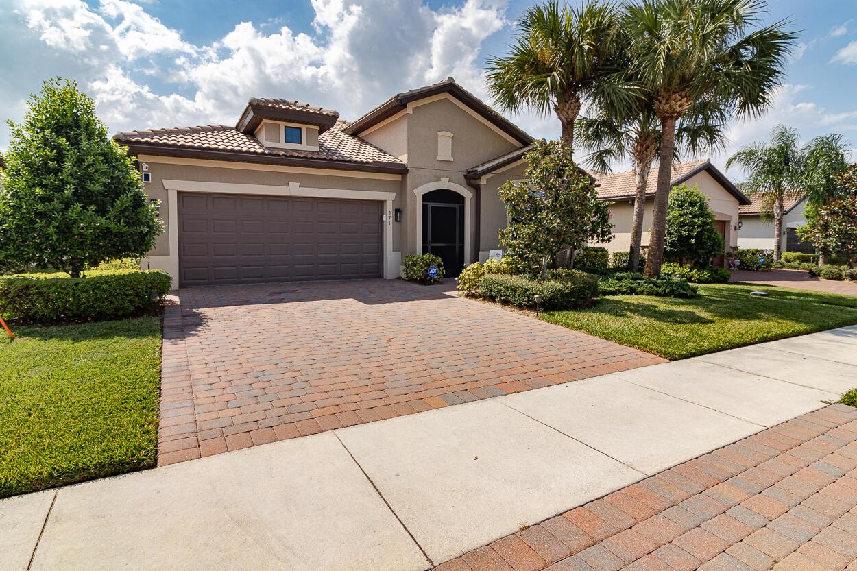 Photo 6 of home located at 371 SE Courances Drive, Port St Lucie FL
