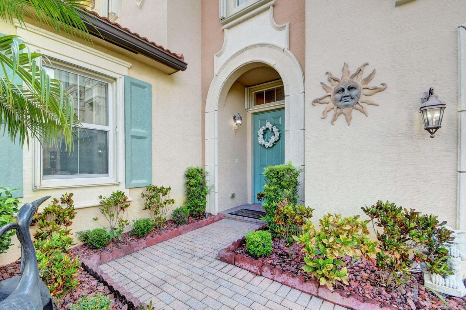 Photo 13 of home located at 2542 Vicara Court, Royal Palm Beach FL