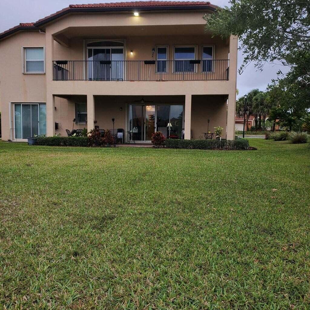 Photo 2 of home located at 2542 Vicara Court, Royal Palm Beach FL