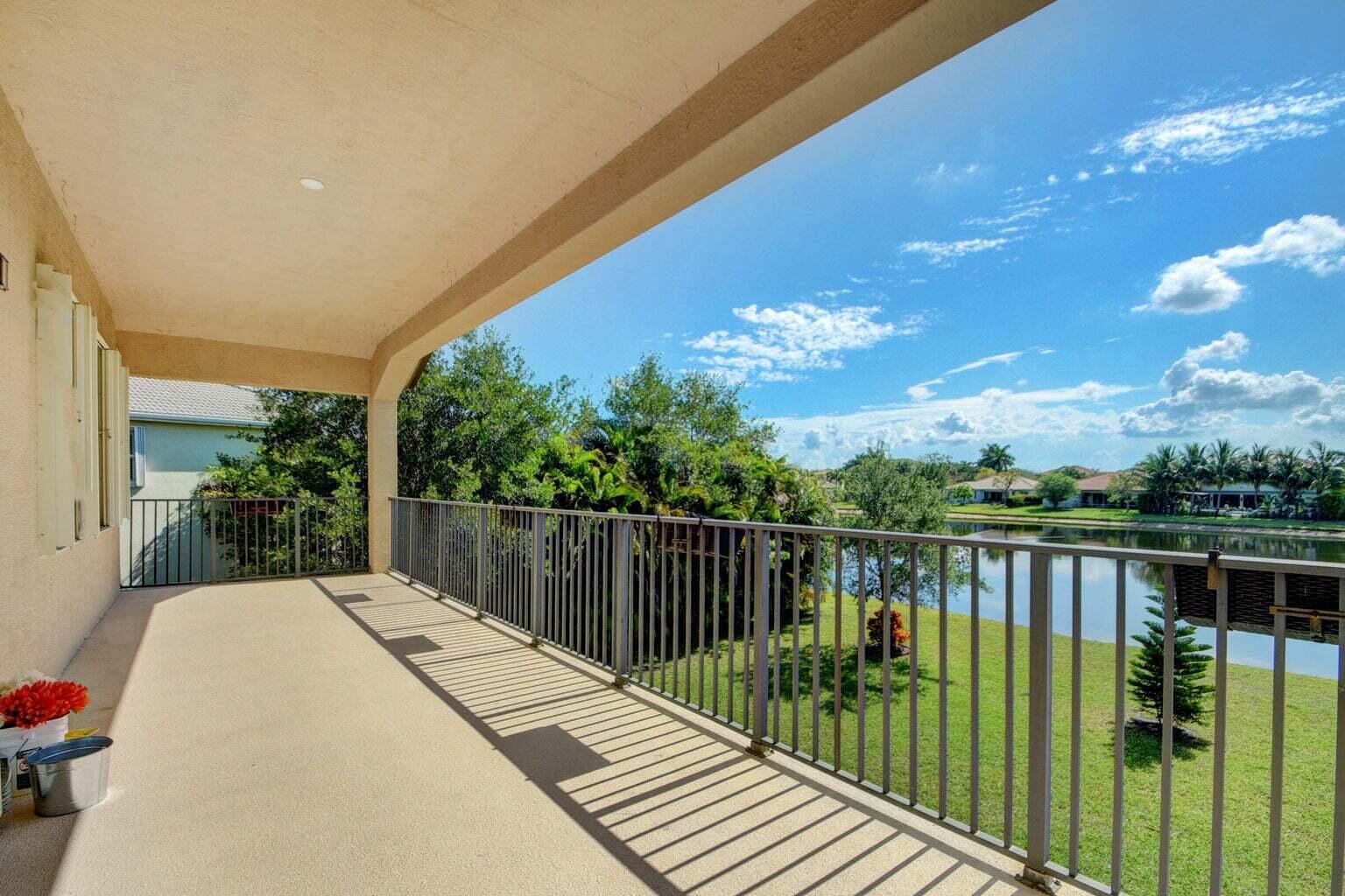 Photo 6 of home located at 2542 Vicara Court, Royal Palm Beach FL