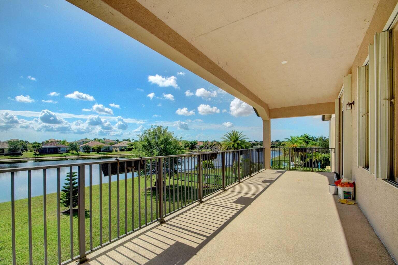Photo 7 of home located at 2542 Vicara Court, Royal Palm Beach FL