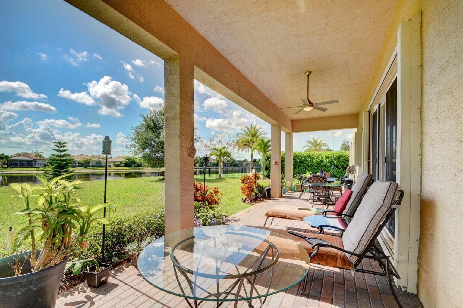 Photo 8 of home located at 2542 Vicara Court, Royal Palm Beach FL
