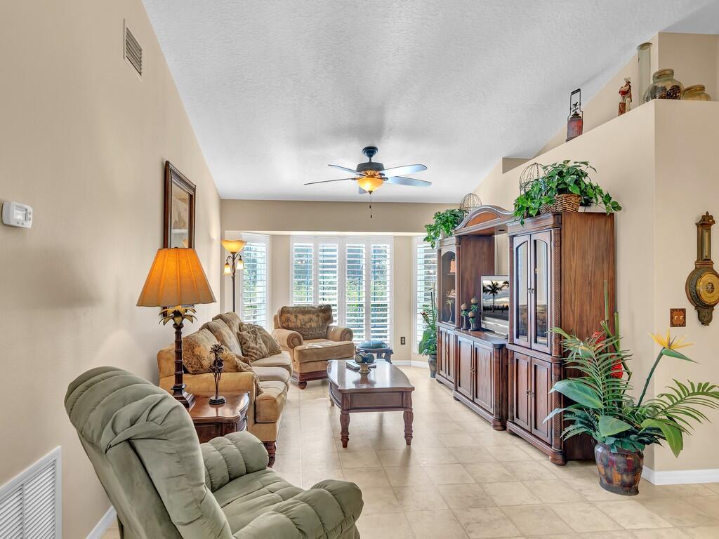 Photo 17 of home located at 1626 SE North Blackwell Drive, Port St Lucie FL