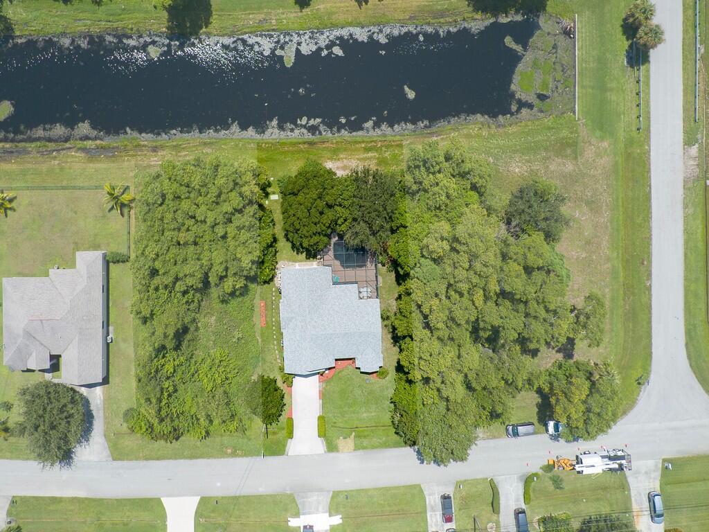Photo 36 of home located at 1626 SE North Blackwell Drive, Port St Lucie FL