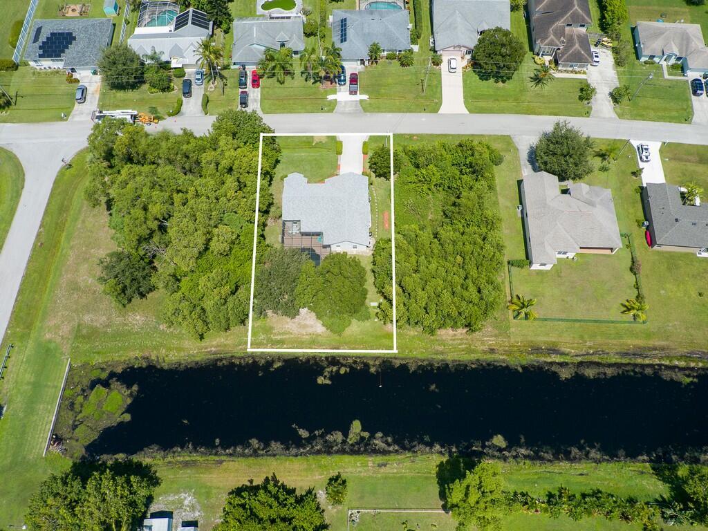 Photo 38 of home located at 1626 SE North Blackwell Drive, Port St Lucie FL