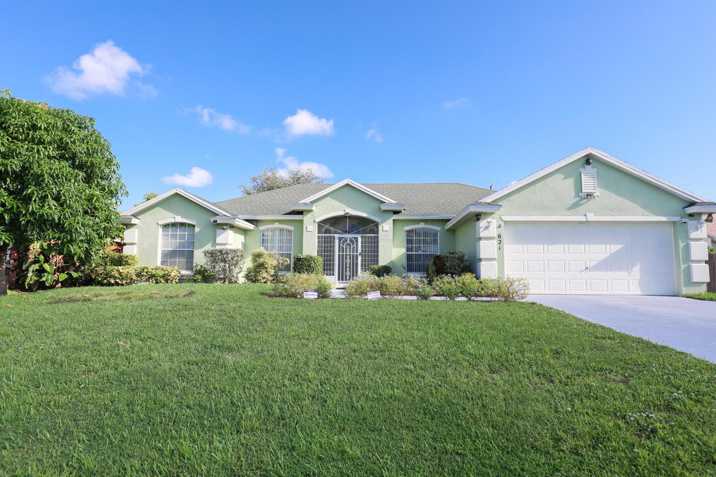 Photo 0 of home located at 621 SW Sarazen Avenue, Port St Lucie FL