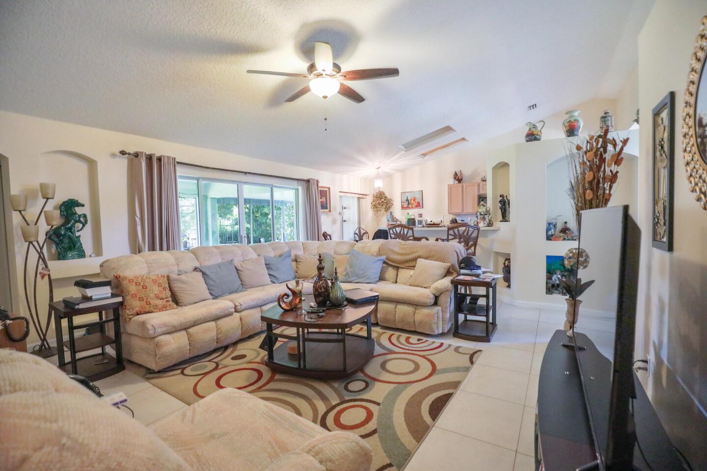 Photo 13 of home located at 621 SW Sarazen Avenue, Port St Lucie FL