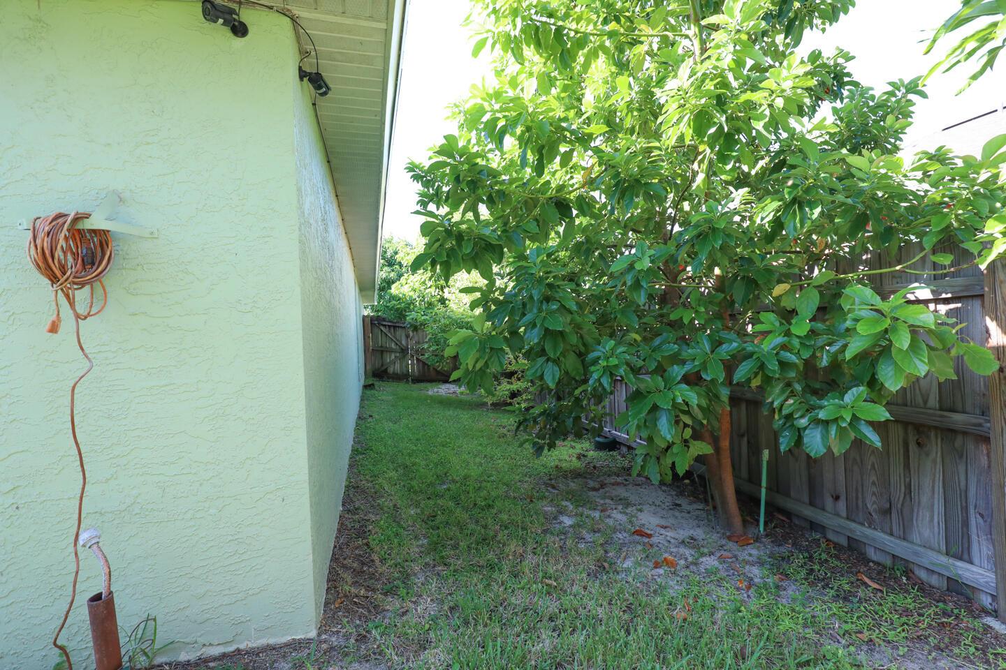 Photo 31 of home located at 621 SW Sarazen Avenue, Port St Lucie FL