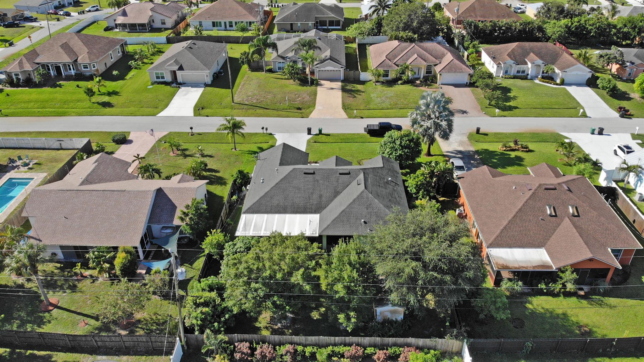 Photo 4 of home located at 621 SW Sarazen Avenue, Port St Lucie FL