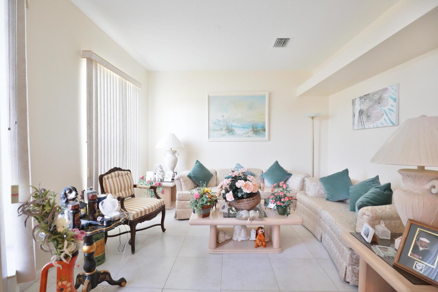Photo 6 of home located at 621 SW Sarazen Avenue, Port St Lucie FL