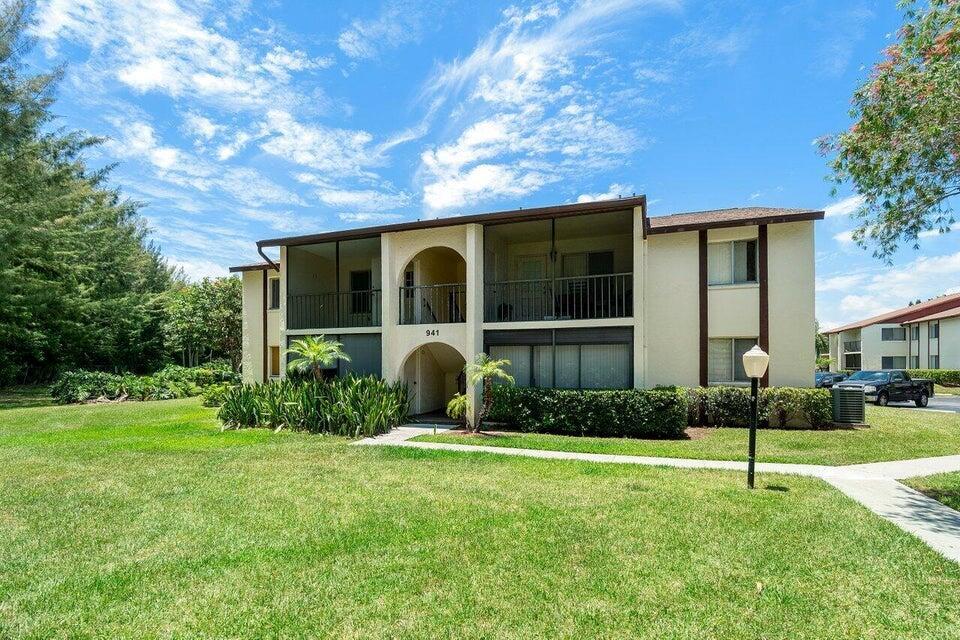 Photo 1 of Pine Ridge At Haverhill C Apt C2 in West Palm Beach - MLS R10920402