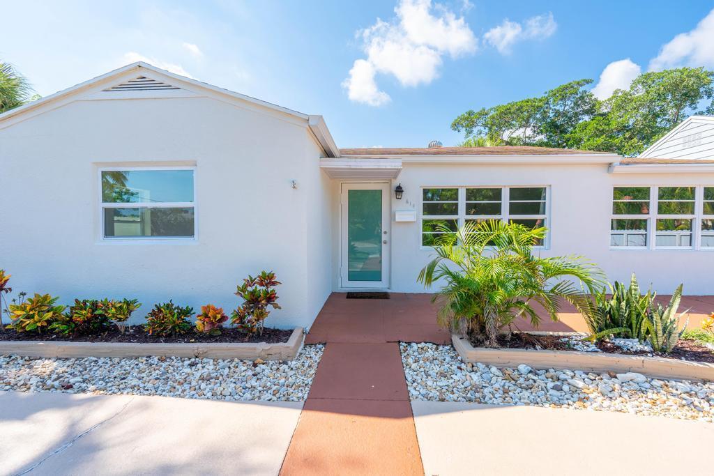 Photo 1 of 814 Franklin Road in West Palm Beach - MLS R10920705