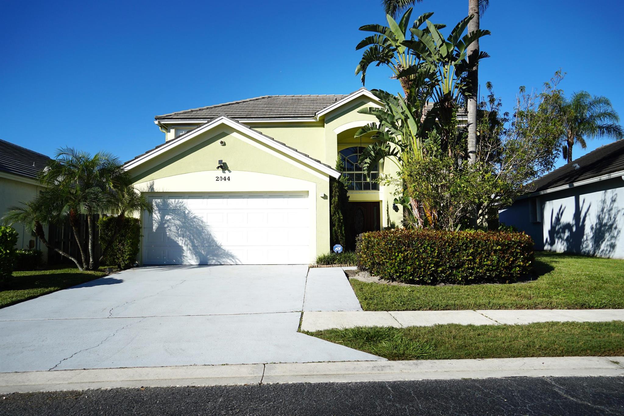 Photo 2 of 2044 Normandy Circle in West Palm Beach - MLS R10927256