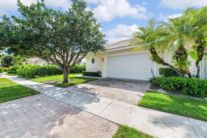 2921 Twin Oaks Way, Wellington, FL 