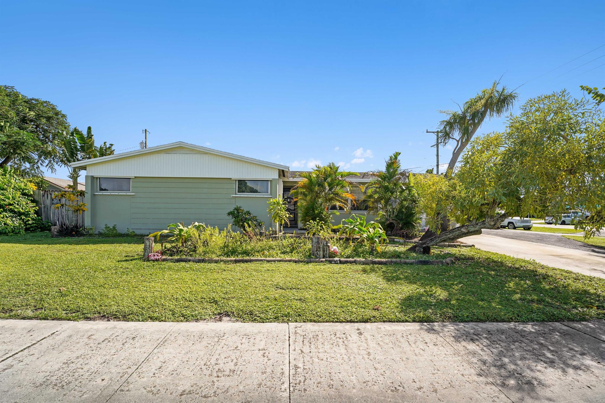 Photo 2 of 3482 Collin Drive in West Palm Beach - MLS R10928961