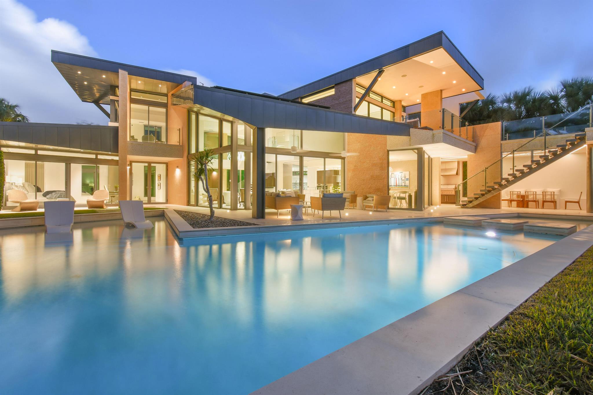 A rare contemporary gem situated with stunning views of the pristine Intracoastal Waterway and the iconic Jupiter Lighthouse. Experience the epitome of Jupiter's crystal-clear waters, just minutes away from waterfront dining, the inlet, and a plethora of aquatic activities. No expenses were spared in creating this 6-bedroom, 8 1/2-bathroom dream home in the prestigious Jupiter Inlet Colony. This residence embodies the pinnacle of quality, craftsmanship, technology, and design. Every detail, from hand-selected modern features to clean and elegant lines, showcases the highest quality finishes and top-of-the-line amenities. The kitchen is a Boffi masterpiece, featuring Gaggenau, Sub-Zero, Meile, and Nanna appliances. A 600-bottle wine cellar, a state-of-the-art gym with a steam room and
