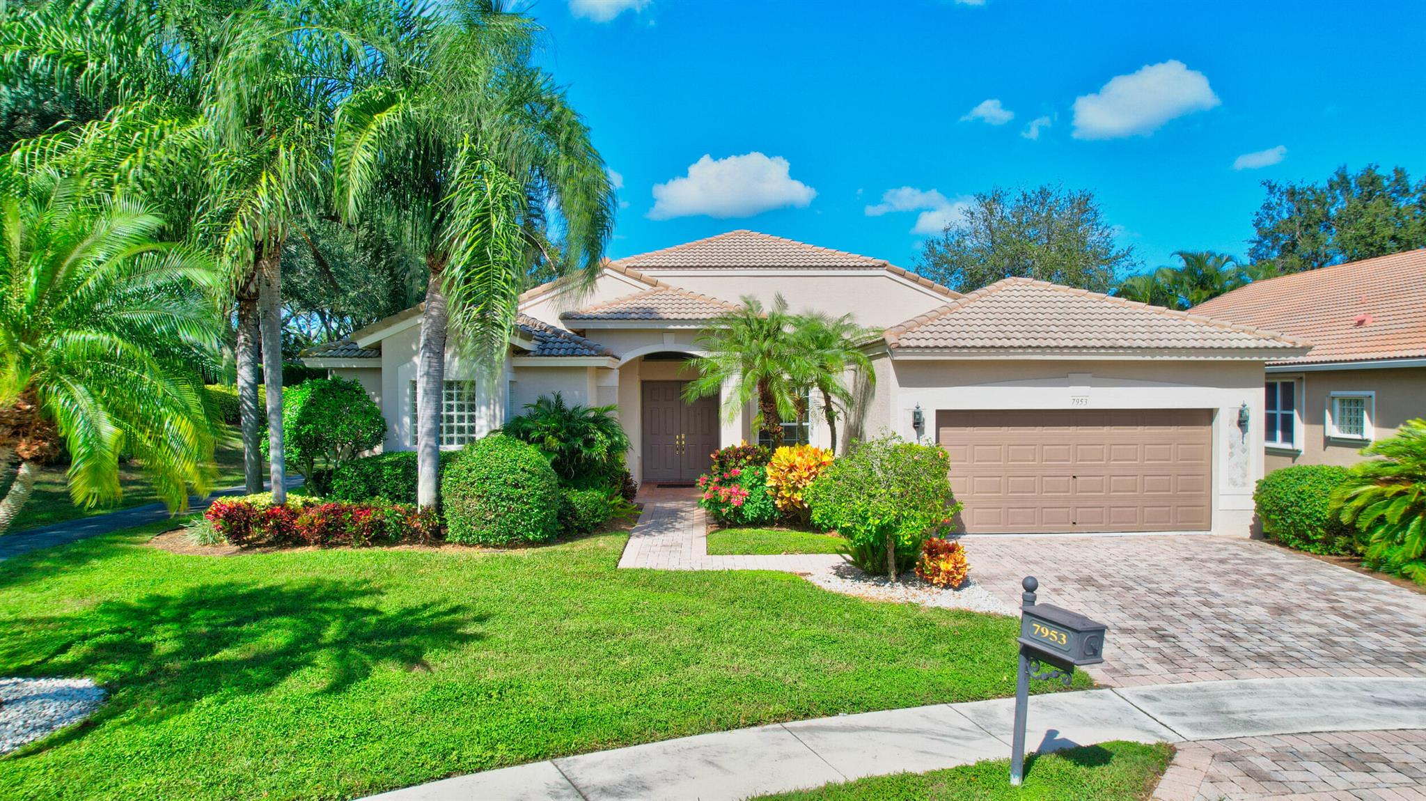 Situated on a large cul-de-sac lot in prestigious Avalon Estates,  this 3/2.5 with bonus room ''Fairview'' model has all the upgrades you need! Custom landscaping,behind the property is the littoral end of the lake and the expanse of the lake is diagonal to the house. Inside, 9'-12' ceilings, crown molding, architectural cutouts, upgraded ceramic tile floor, 2 large walk-in ''california'' closets, the GE equipped kitchen w/ ss appliances has granite counters, 42'' cabinets, under mount sink, large pantry with pull-out shelves, recipe desk- it all overlooks the breakfast area and a very large family room which has a stunning built-in wall unit. The bonus room/den off the master suite is currently a media room, but can be an office or...