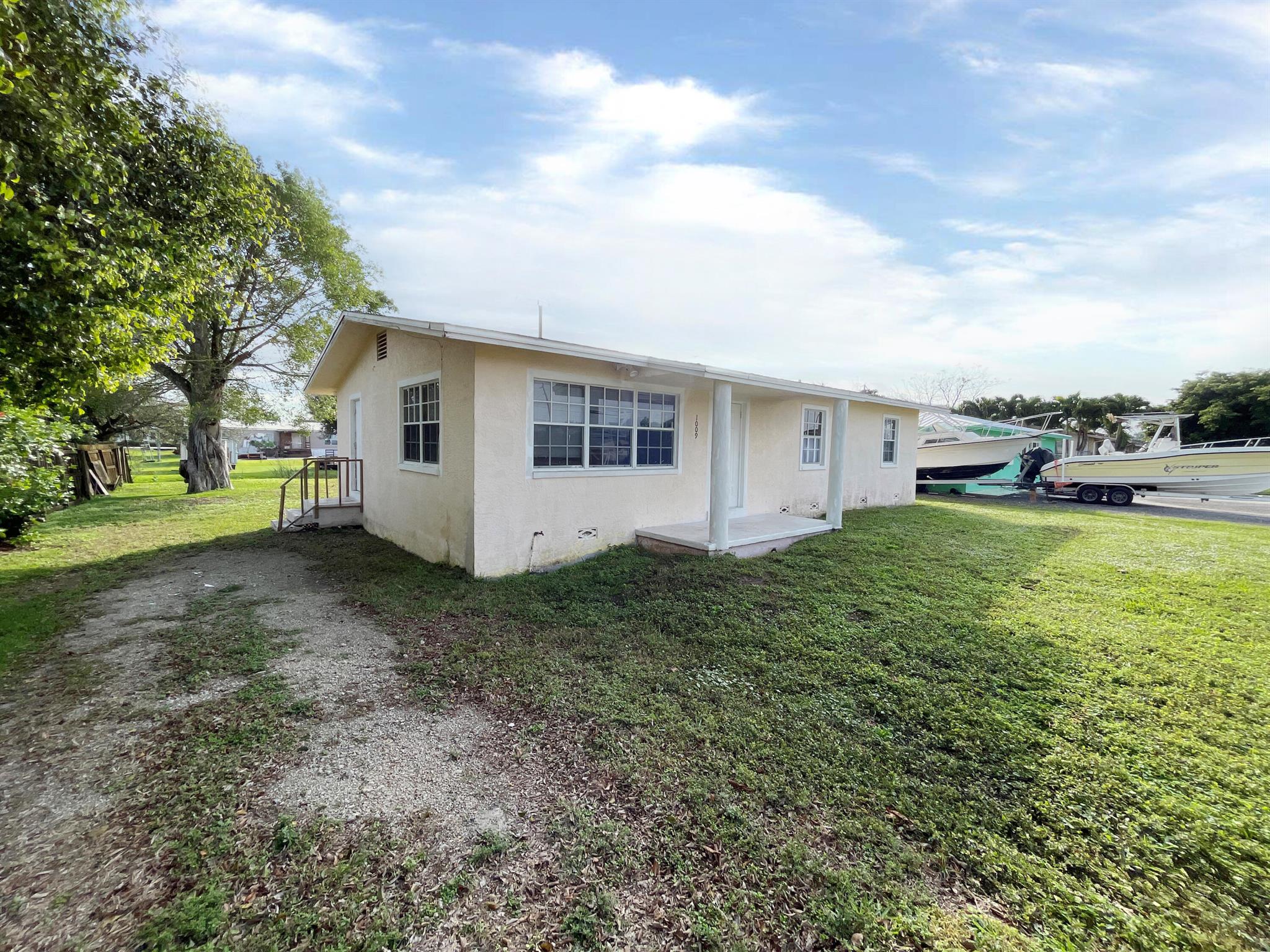 1009 NE 24th Street, Belle Glade, FL 